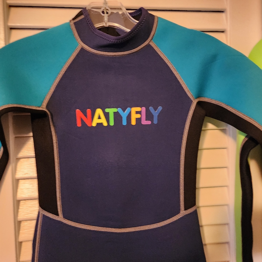 Kids wetsuit - 2.5 mm neoprene therman swimsuit. Unisex. Size 8.
